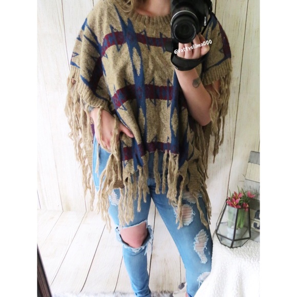 LAST TWO! NWT Campfire cozy aztec poncho π - Picture 3 of 7